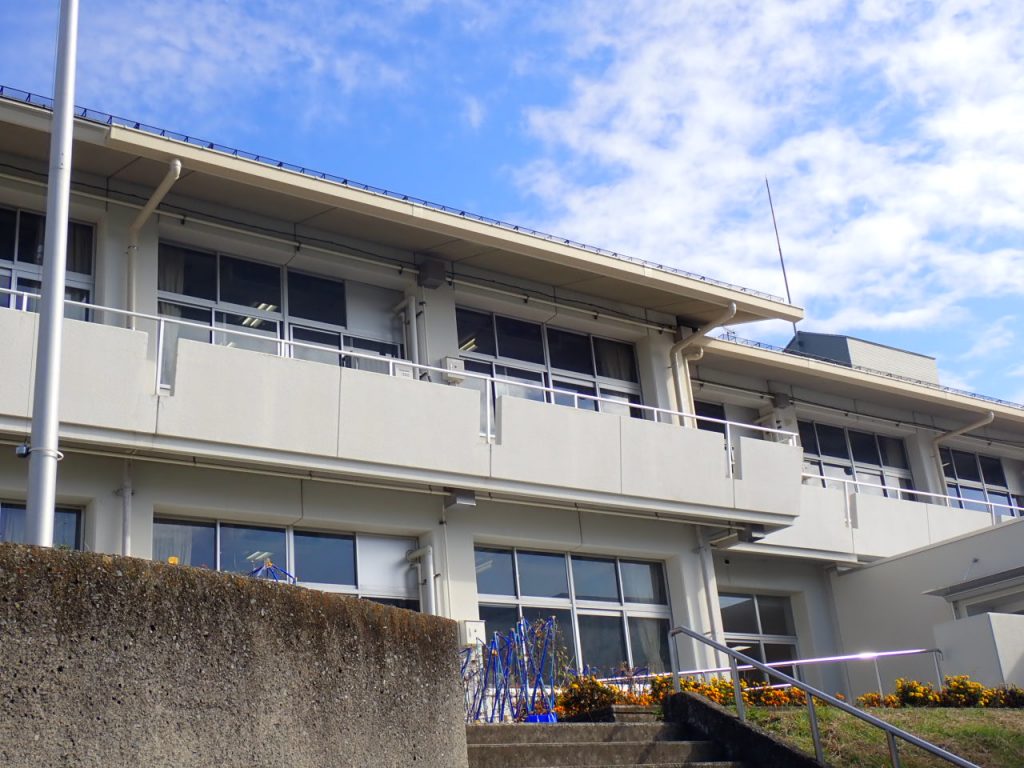 松陵義務教育学校雪止め設置他工事