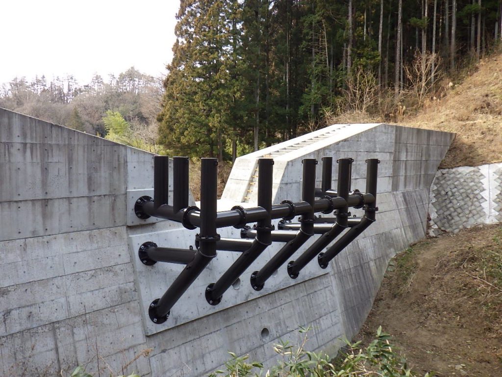 七曲の沢　砂防施設工事（流木止）