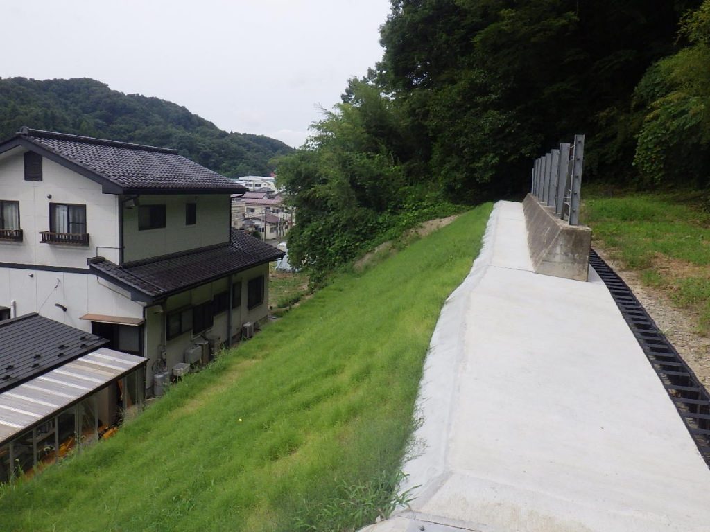 砂防施設維持管理工事（急傾斜地）